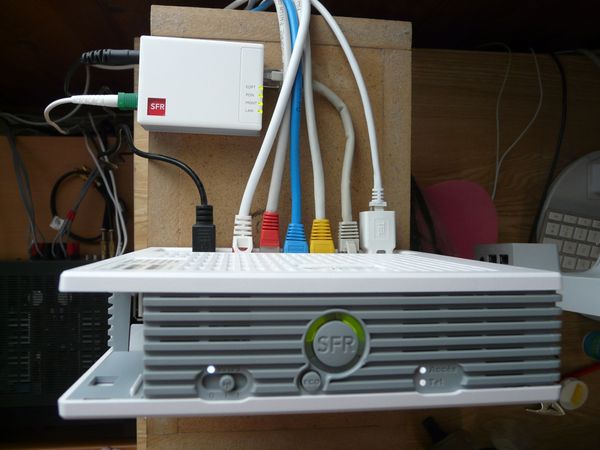 Branchement du mini-ONT sur  ma NB6V avec un câble CAT6A de 15cm