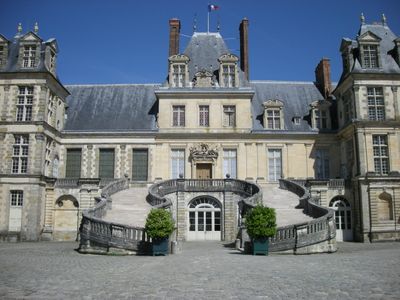 Fontainebleau_Castle_(2735351636).jpg