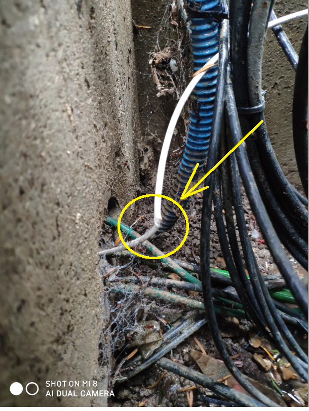on a sectionné sans faire exprès le cable de la fibre rouge, j'ai pas  beaucoup de connaissances. Est il possible de le réparer soi même ? :  r/AskFrance