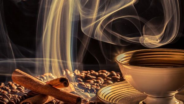 petite-assiette-café-grain-fume_219750654.jpg
