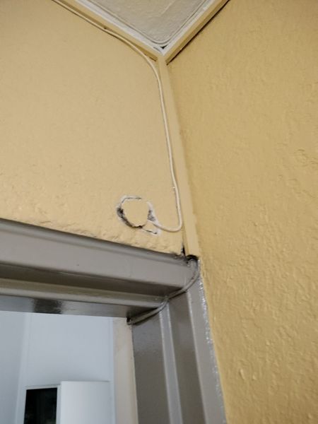 Trou recollé à l'extérieur de l'appartement.JPG
