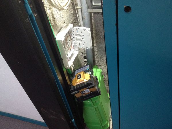 RED Fibre : Réparation au boitier d'étage pour Virginie-chan, le lundi 23 octobre 2017.